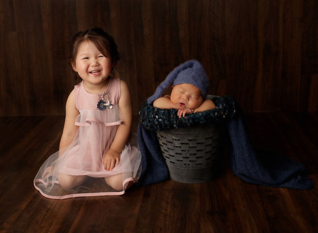 sibling photographer kids and baby photographer melbourne