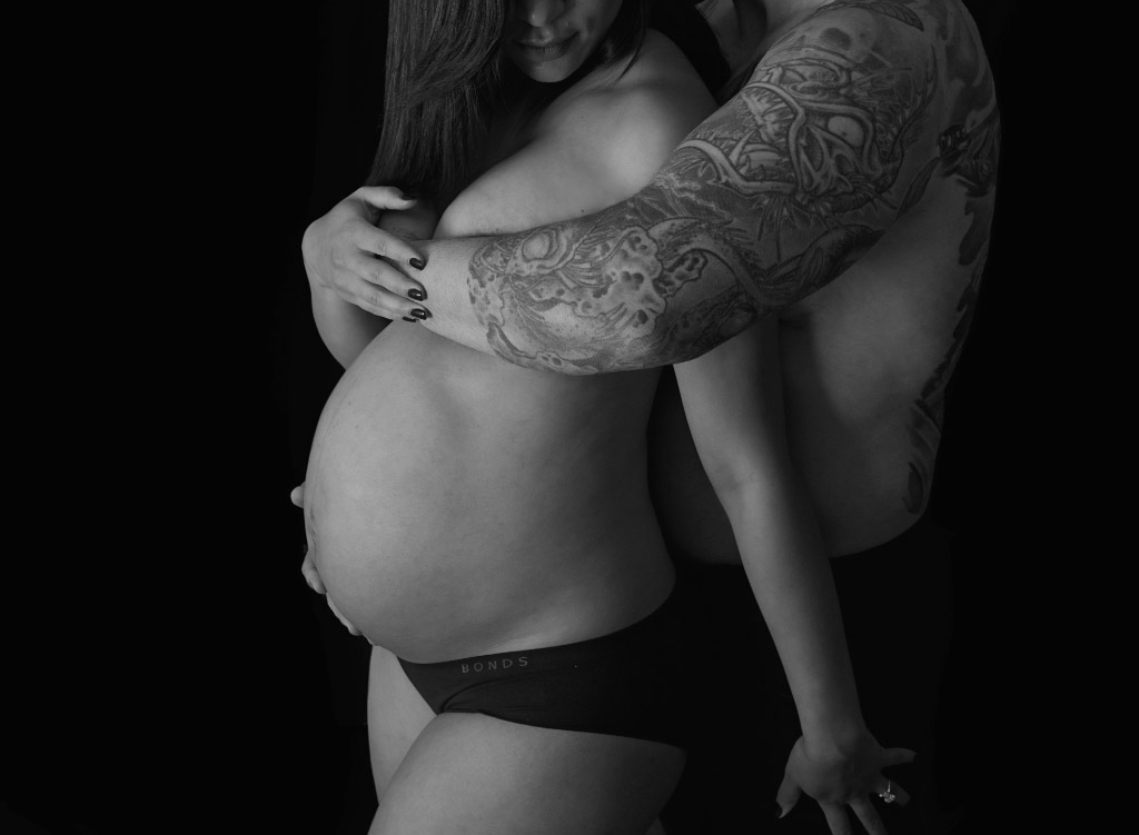 B&W maternity photographer melbourne couples photography